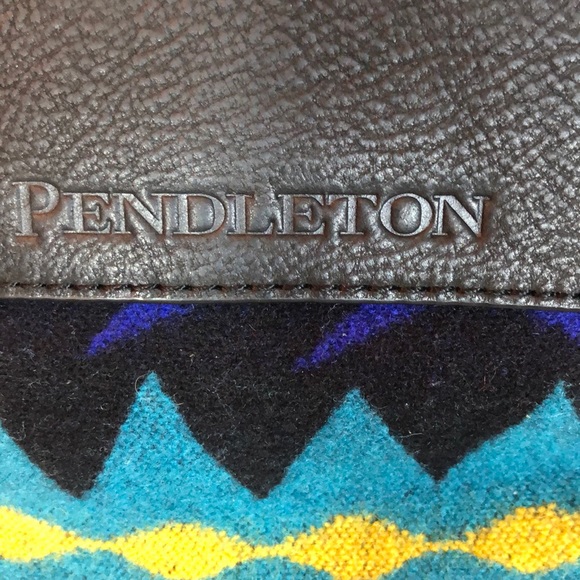 Pendleton Handbags - Pendleton Crossbody Messenger/Laptop Bag